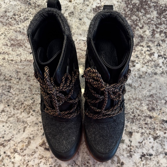 Sorel Black and Gray Lace-Up Boots - Picture 5 of 6